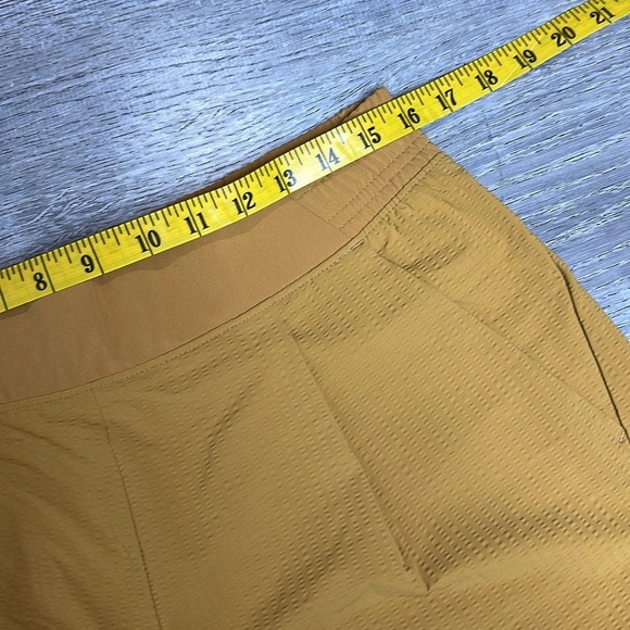 NEW Athleta Women’s Textured Brooklyn Short in Tuscan Gold Sz 10 - Picture 7 of 10